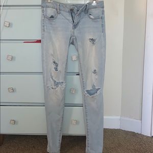 Light wash ripped American Eagle skinny jeans